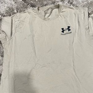 Women Under Armour tshirt
